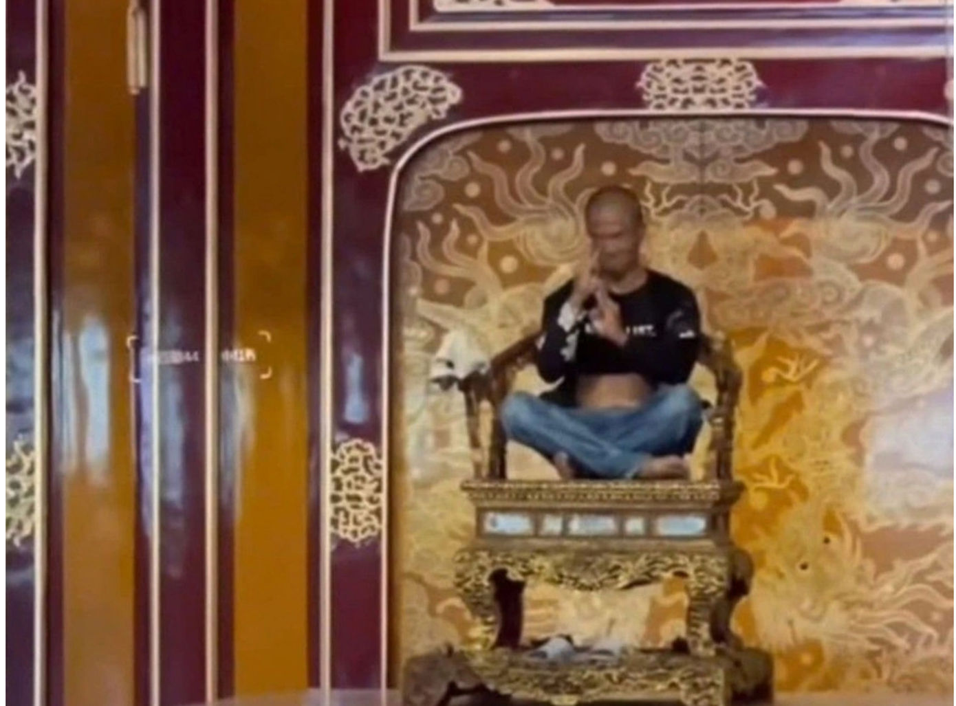 Đối tượng quậy phá trên "Ngai vua triều Nguyễn". Đối tượng quậy phá trên "Ngai vua triều Nguyễn".