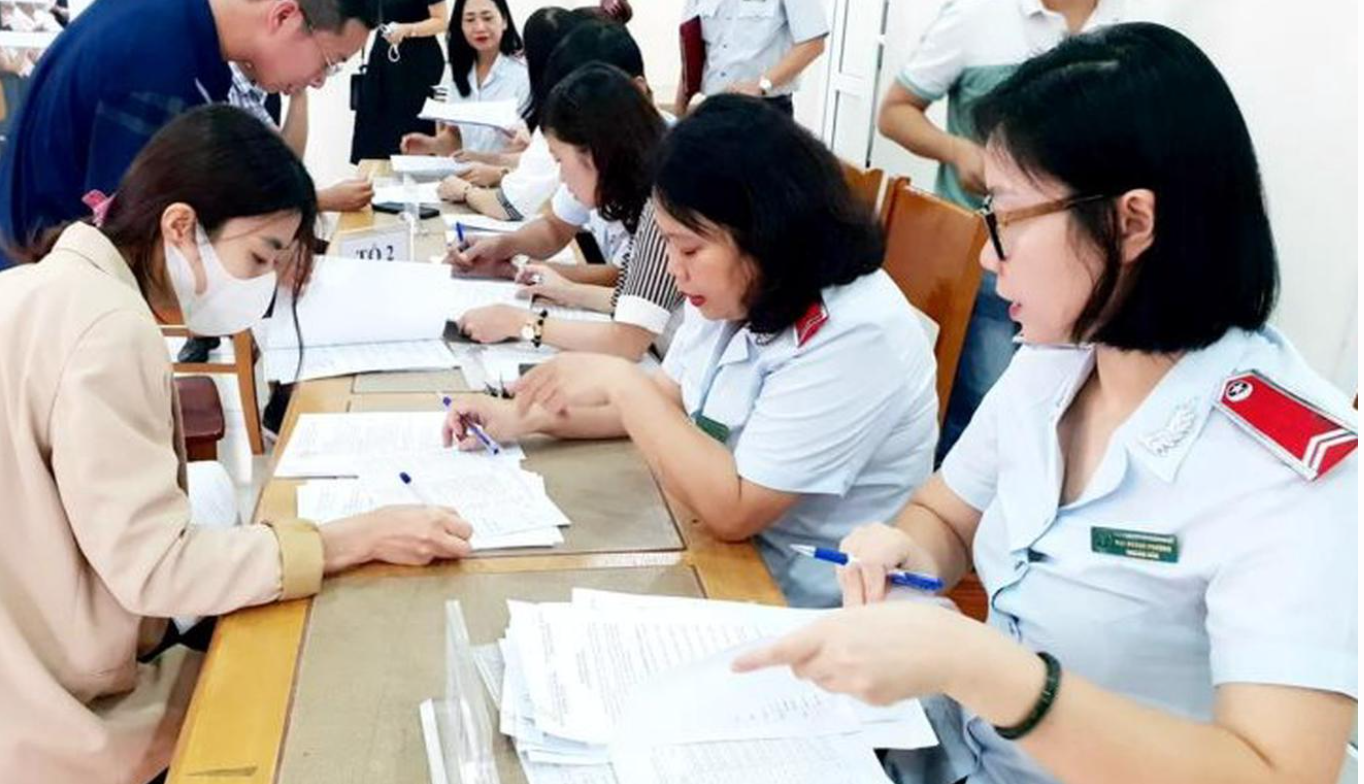 Bổ sung thêm hình thức kỷ luật với cán bộ, công chức trong thi hành pháp luật về xử lý vi phạm hành chính (Ảnh minh họa)