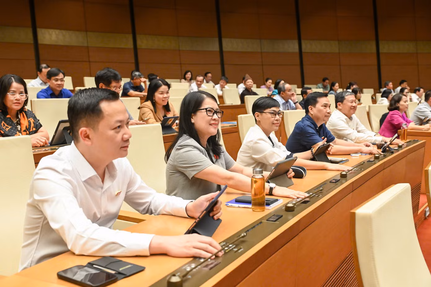 Quốc hội đã biểu quyết thông qua 8 nghị quyết tại đợt 1, kỳ họp thứ 9. Ảnh: Như Ý Quốc hội đã biểu quyết thông qua 8 nghị quyết tại đợt 1, kỳ họp thứ 9. Ảnh: Như Ý