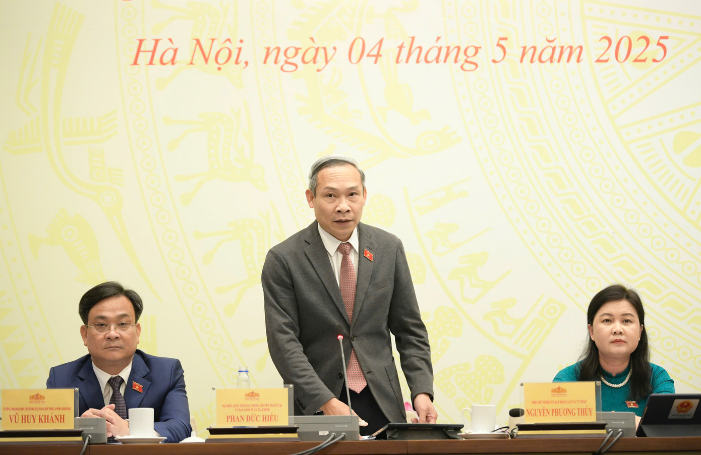 Ông Phan Đức Hiếu trả lời tại họp báo. Ảnh: Như Ý.