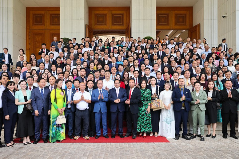 Lãnh đạo Chính phủ và các đại biểu tham dự tọa đàm. Ảnh: Nhật Bắc Lãnh đạo Chính phủ và các đại biểu tham dự tọa đàm. Ảnh: Nhật Bắc