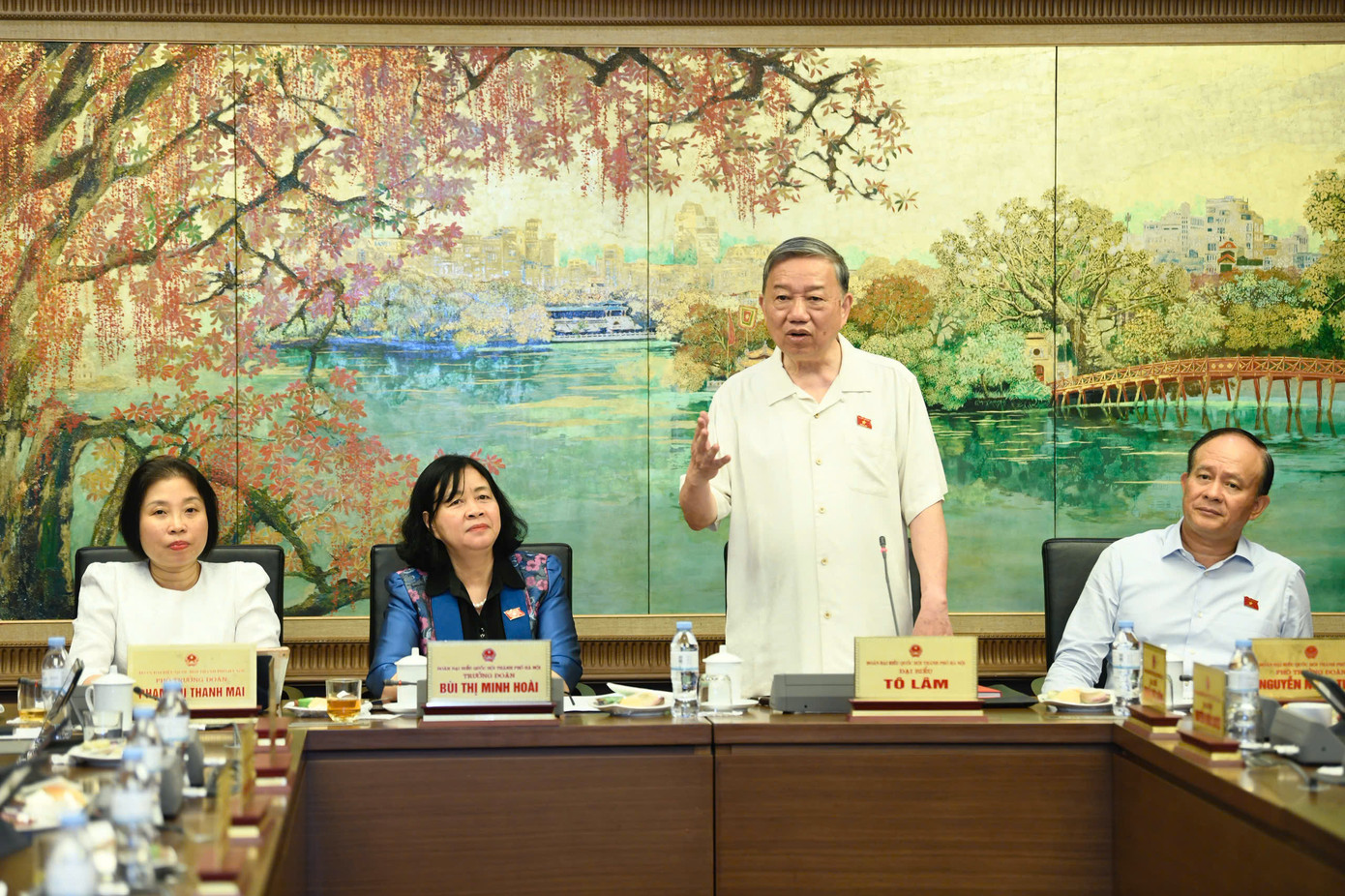 Tổng Bí thư lưu ý, hệ thống tín dụng phải lành mạnh, thực sự huy động được vốn từ trong dân, phục vụ doanh nghiệp, đưa vào sản xuất, kinh doanh. Ảnh: Như Ý Tổng Bí thư lưu ý, hệ thống tín dụng phải lành mạnh, thực sự huy động được vốn từ trong dân, phục vụ doanh nghiệp, đưa vào sản xuất, kinh doanh. Ảnh: Như Ý