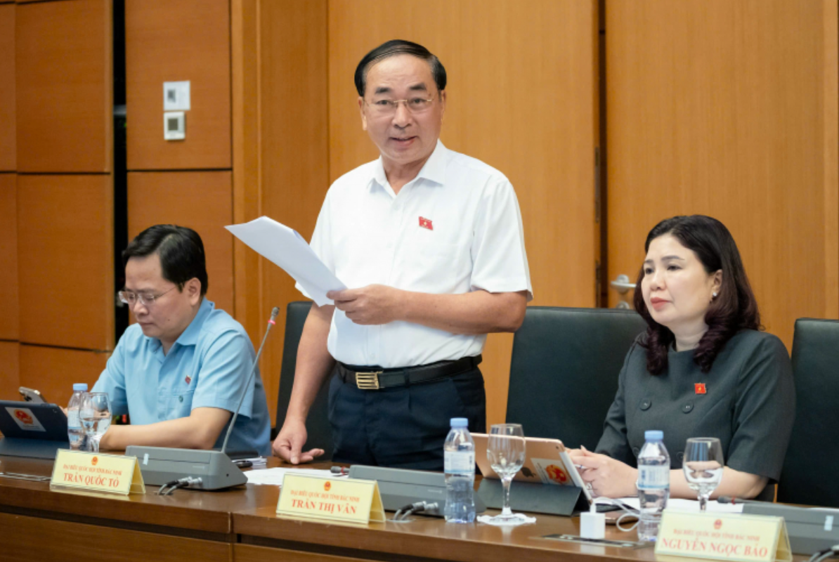 Thứ trưởng Trần Quốc Tỏ phát biểu thảo luận tại tổ. Thứ trưởng Trần Quốc Tỏ phát biểu thảo luận tại tổ.