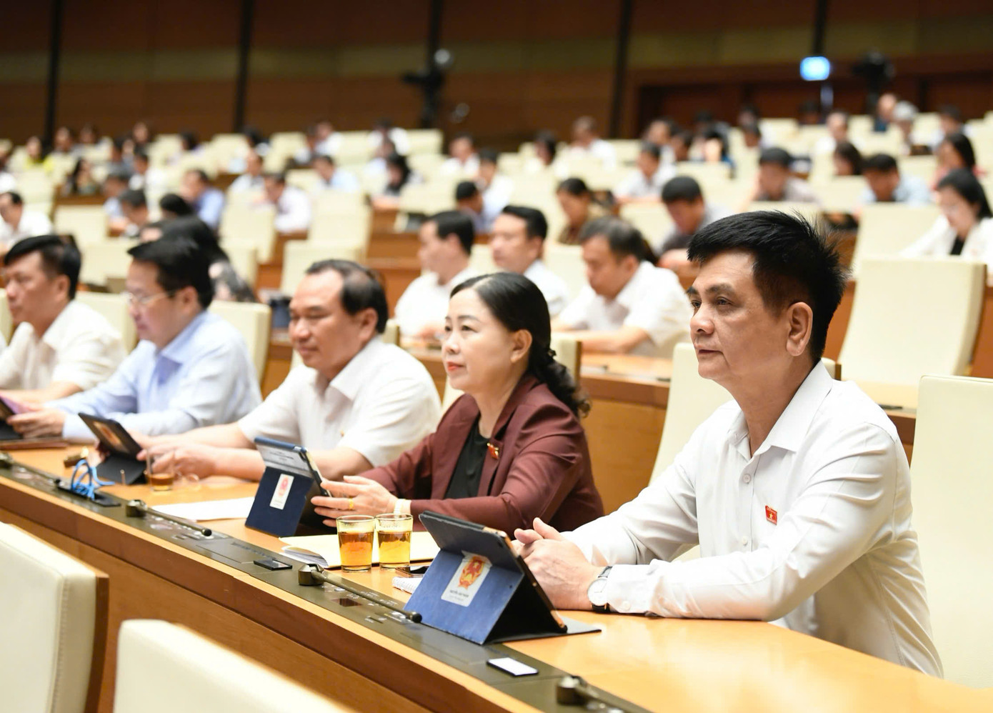 Hôm nay, Quốc hội sẽ cho ý kiến về hai nội dung liên quan cán bộ, công chức và tổ chức chính quyền địa phương. Ảnh: Như Ý Hôm nay, Quốc hội sẽ cho ý kiến về hai nội dung liên quan cán bộ, công chức và tổ chức chính quyền địa phương. Ảnh: Như Ý