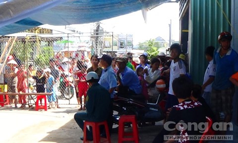 Cầm đèn cầy sang chiết xăng, hai bà cháu chết cháy ảnh 1