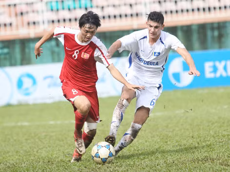 Màn trình diễn thuyết phục của các cầu thủ U19 VN (trái) tại giải U19 ĐNA nhận được nhiều lời ngợi khen từ người hâm mô. Ảnh: VSI. Màn trình diễn thuyết phục của các cầu thủ U19 VN (trái) tại giải U19 ĐNA nhận được nhiều lời ngợi khen từ người hâm mô. Ảnh: VSI