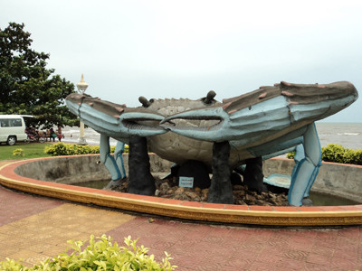 Tượng đài con ghẹ ở thành phố Kep