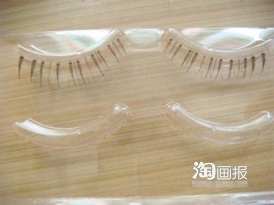 Dùng mí giả cho hàng mi dưới. Mí giả ở hàng mi dưới sẽ thưa, ngắn và thanh mảnh hơn hàng trên