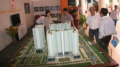 Lượng khách tới tìm hiểu thông tin tại các gian hàng BĐS không nhiều