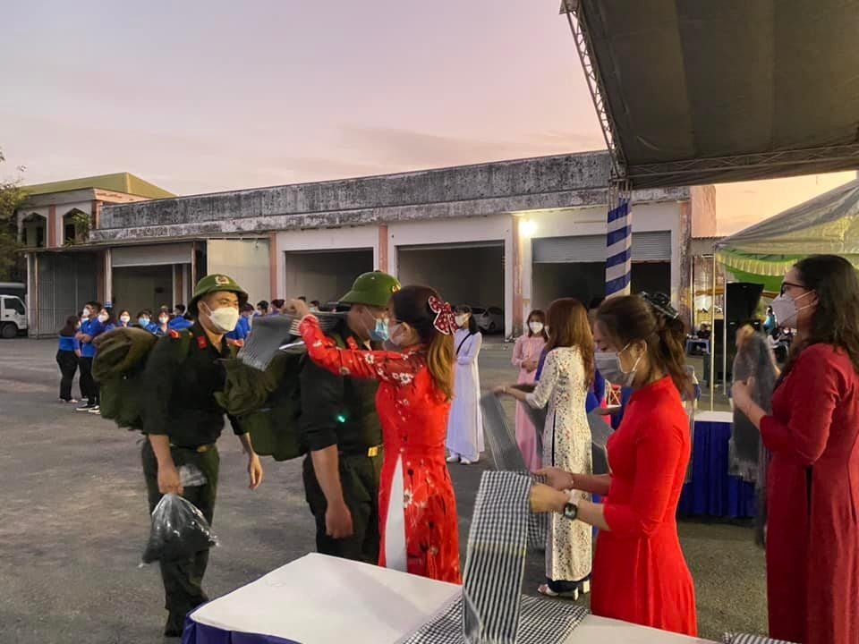 Thanh niên Đồng Nai nhập ngũ