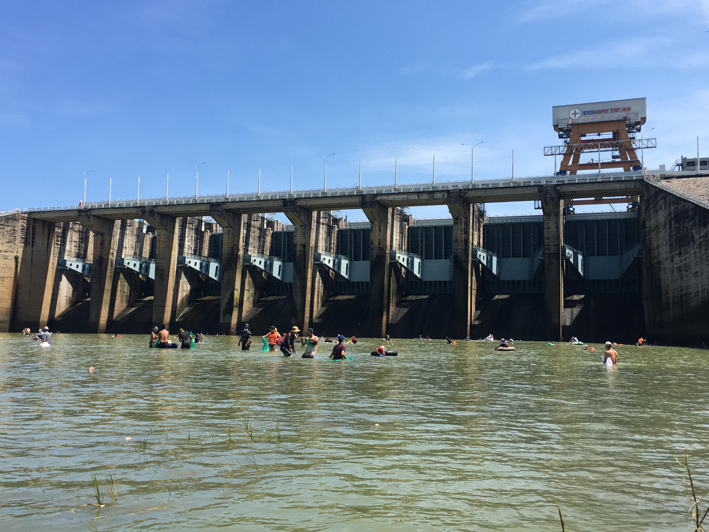 Thủy điện Trị An vào mùa xả lũ hàng năm