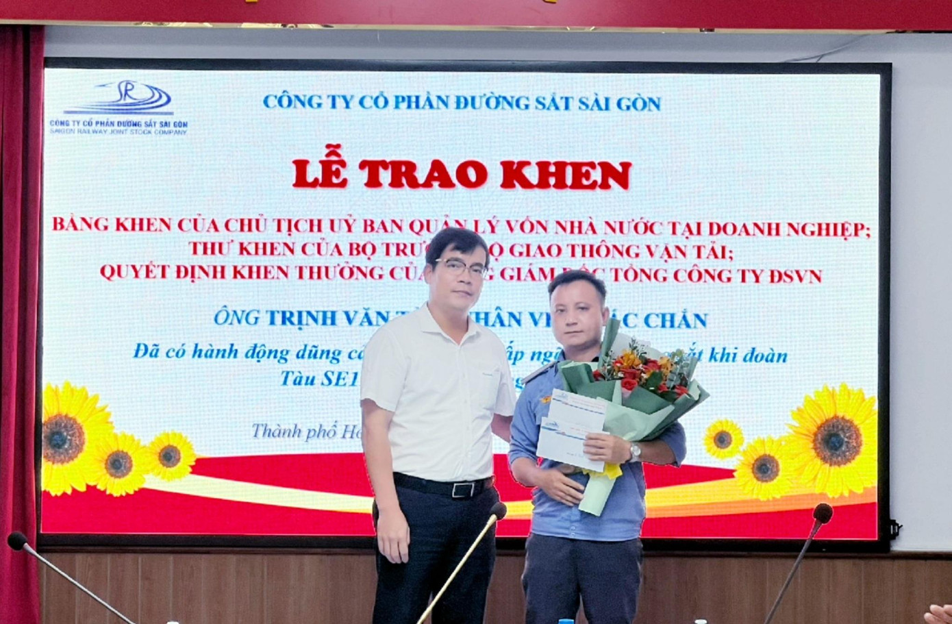 Khen thưởng anh Trịnh Văn Tài Khen thưởng anh Trịnh Văn Tài