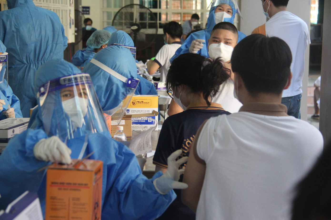 Học sinh tại TP Biên Hòa tiêm vắc xin ngừa COVID-19 Học sinh tại TP Biên Hòa tiêm vắc xin ngừa COVID-19