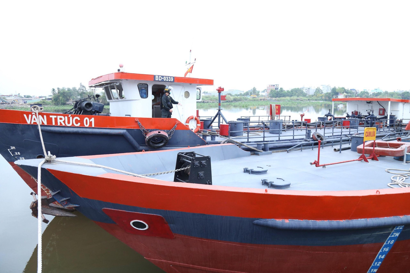 2 trong số 4 chiếc tàu vận chuyển xăng của Cty Vân Trúc bị đề nghị tịch thu 2 trong số 4 chiếc tàu vận chuyển xăng của Cty Vân Trúc bị đề nghị tịch thu