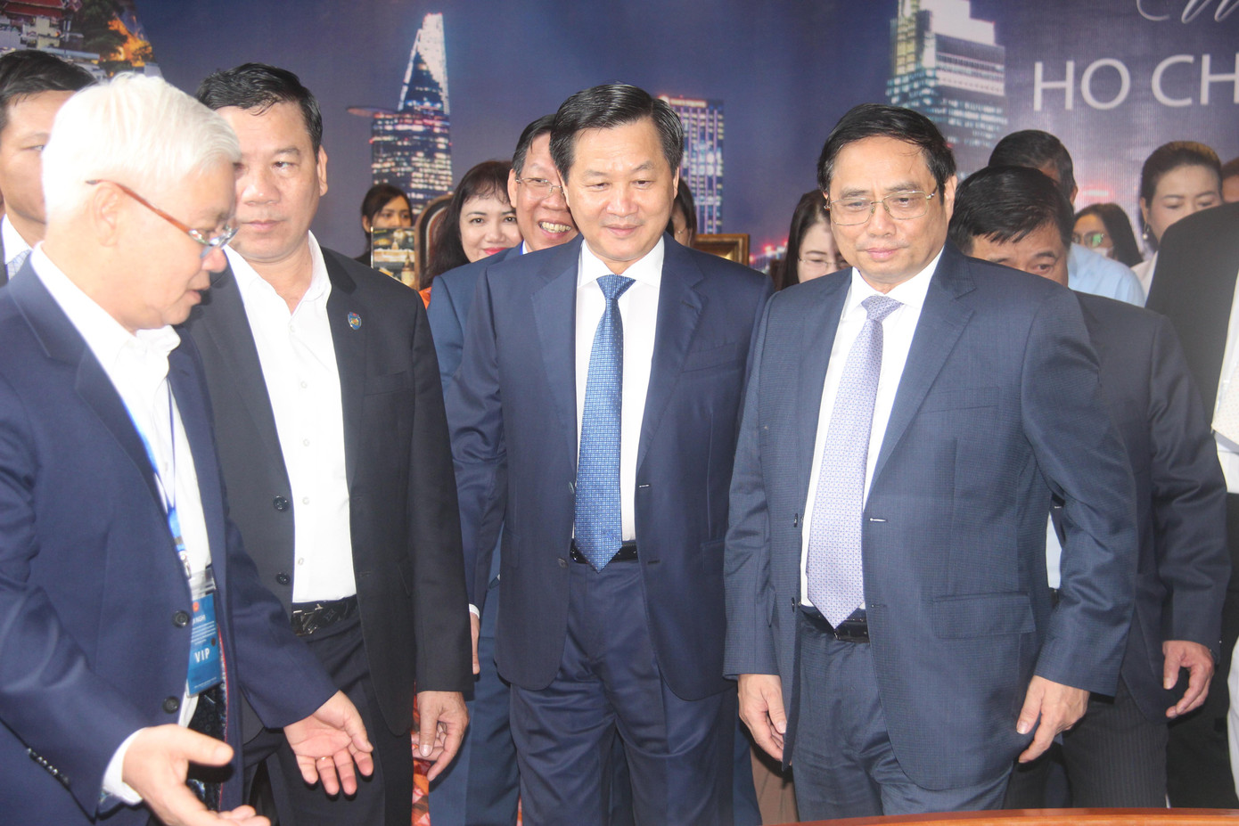 Thủ tướng Phạm Minh Chính tham quan các mô hình phát triển kinh tế của các tỉnh, thành