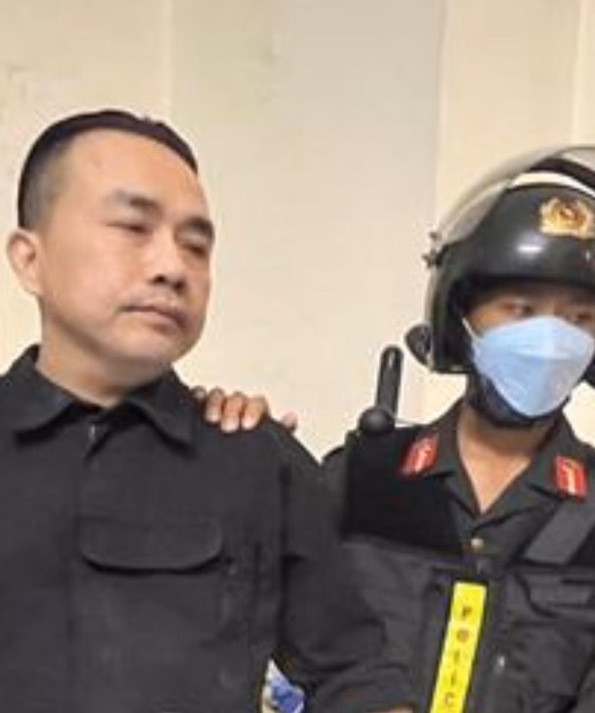 Đối tượng Lê Thanh Tuấn bị công an bắt giữ