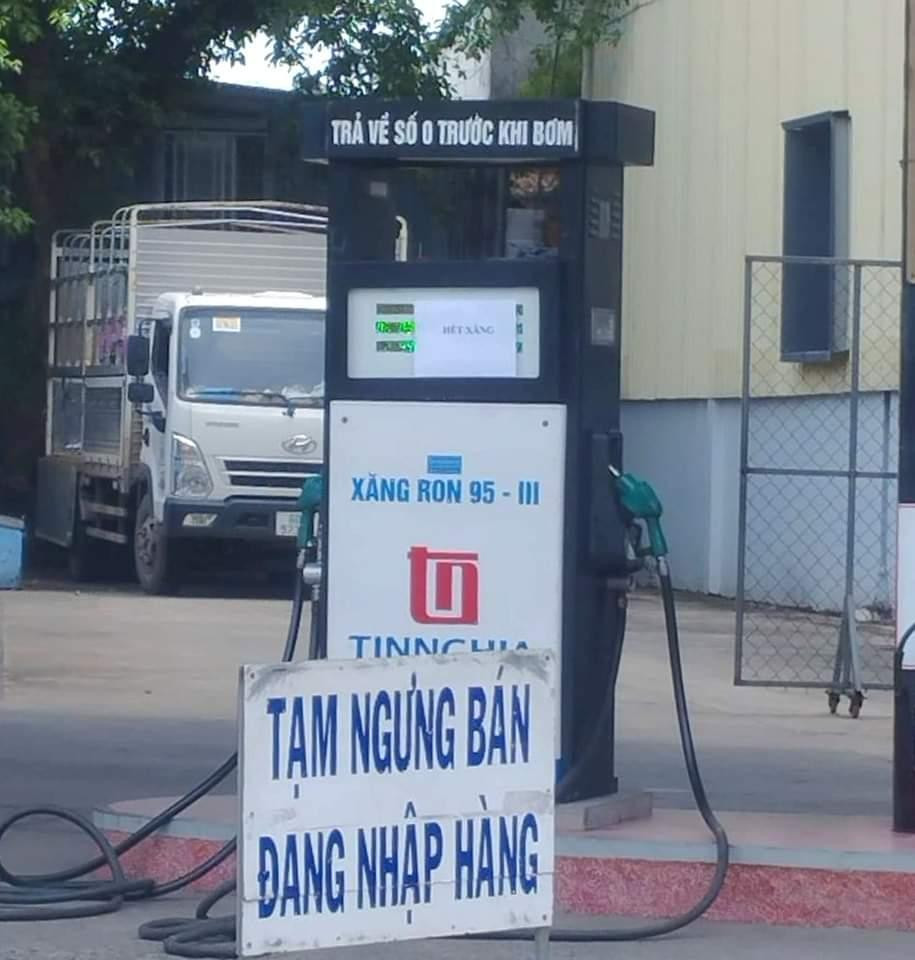 Tạm ngưng bán xăng