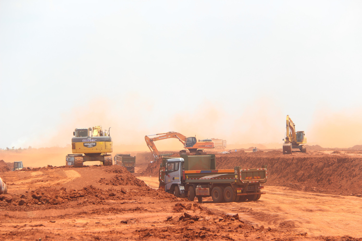 Tấp nập trên công trường