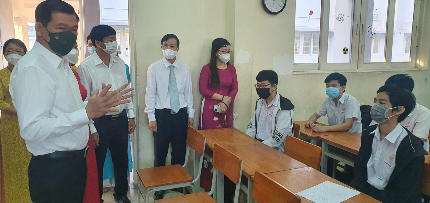 Lãnh đạo tỉnh và ngành giáo dục Đồng Nai kiểm tra, động viên học sinh trong ngày đầu trở lại trường.