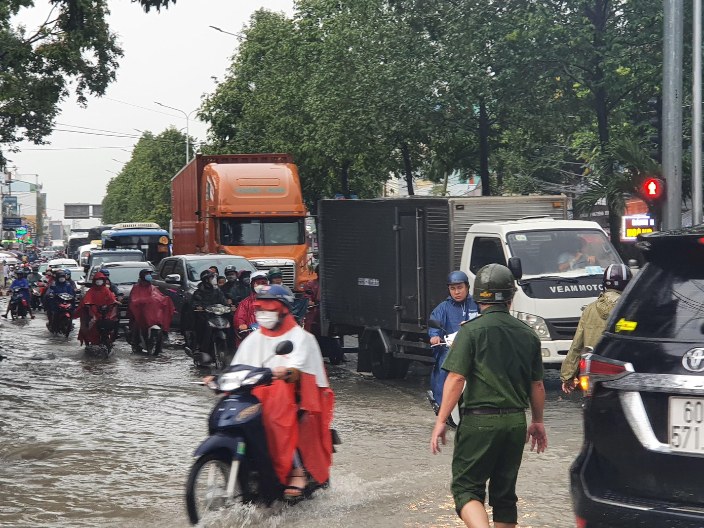 Ùn tắc giao thông kéo dài