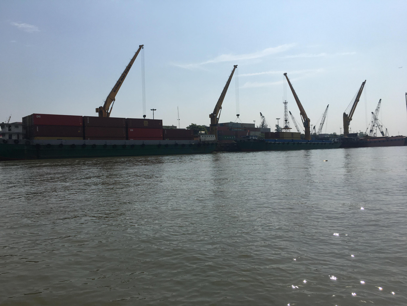 Sông Đồng Nai nối tỉnh Đồng Nai với TP HCM