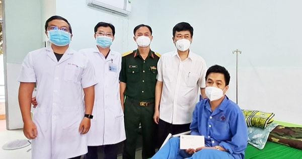 Thượng úy Tấn đang được điều trị tại bệnh viện Thượng úy Tấn đang được điều trị tại bệnh viện