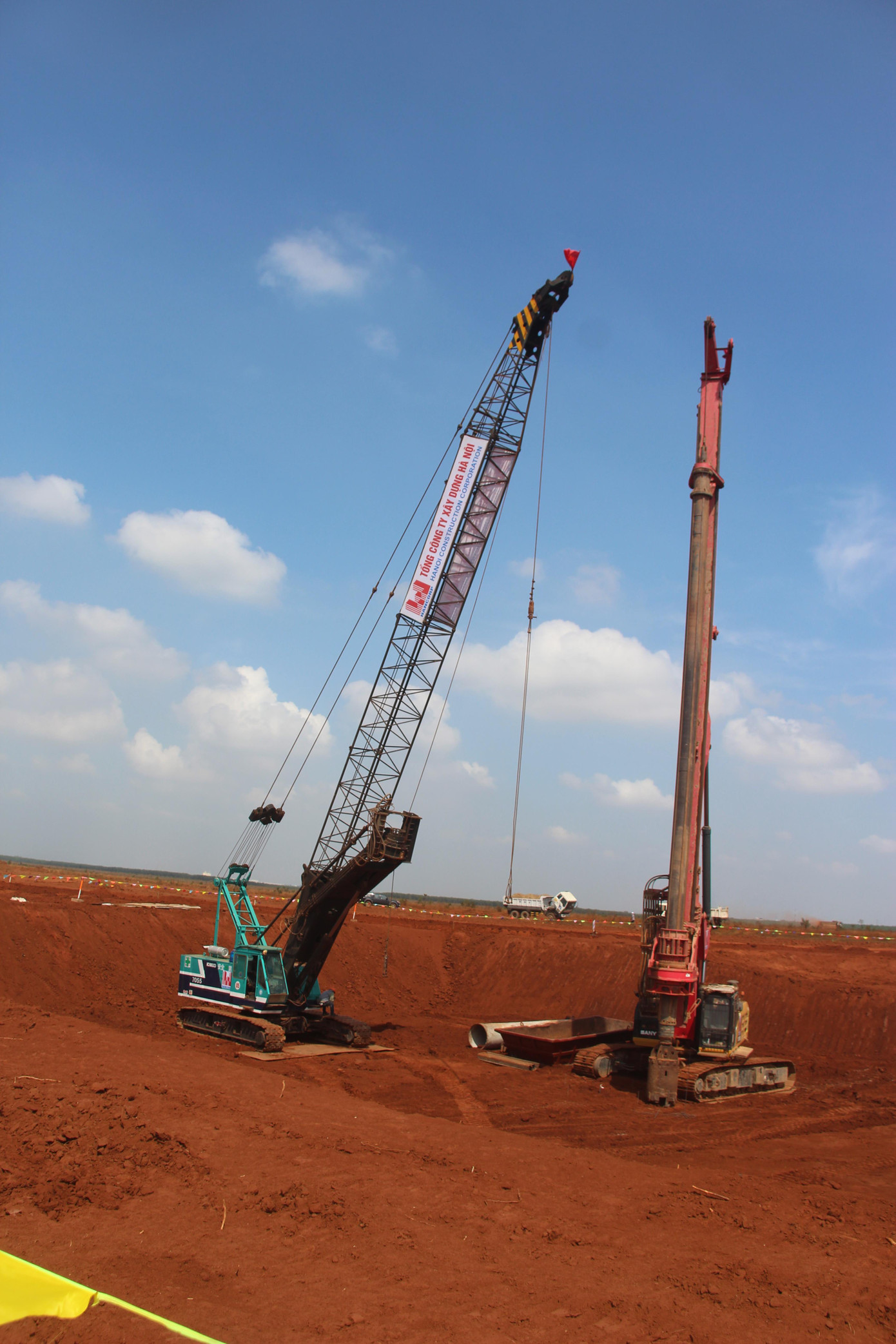 Thi công đóng cọc móng nhà ga sân bay