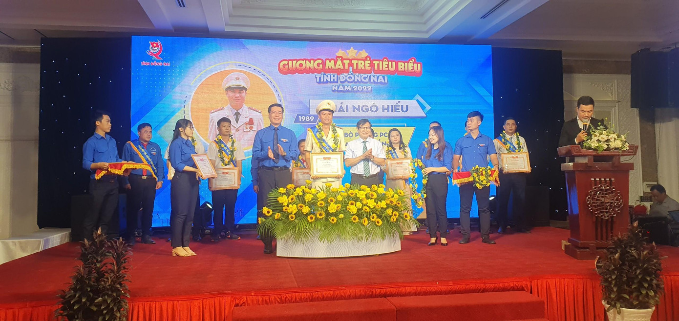 Đại úy Ngô Thái Hiếu được tuyên dương Gương mặt trẻ tiêu biểu