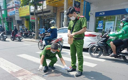 Công an khám nghiệm hiện trường