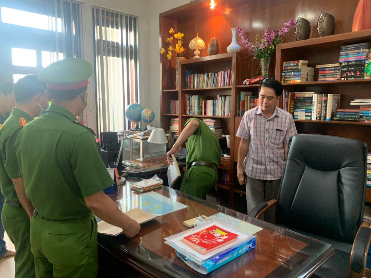 Cơ quan điều đọc lệnh bắt ông Nguyễn Tấn Long Cơ quan điều đọc lệnh bắt ông Nguyễn Tấn Long