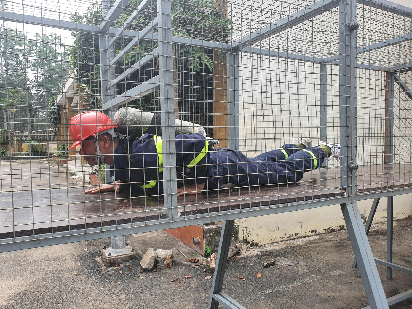 Những bài tập cứu người bị nạn trong môi trường khó khăn