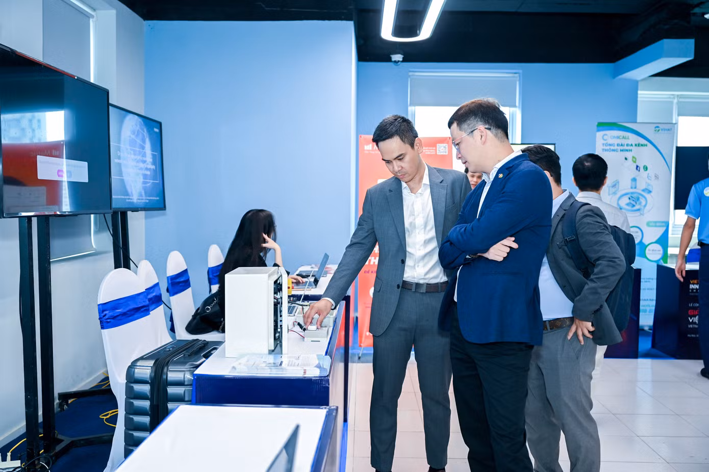 Doanh nghiệp giới thiệu các giải pháp tại sự kiện.