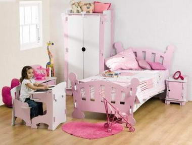 Không gian ngọt ngào, lãng mạn cho những nàng công chúa nhỏ Một không gian ấm áp với gam màu be của gỗ tự nhiên Những điểm nhấn sắc màu mạnh mẽ thể hiện cá tính của bé