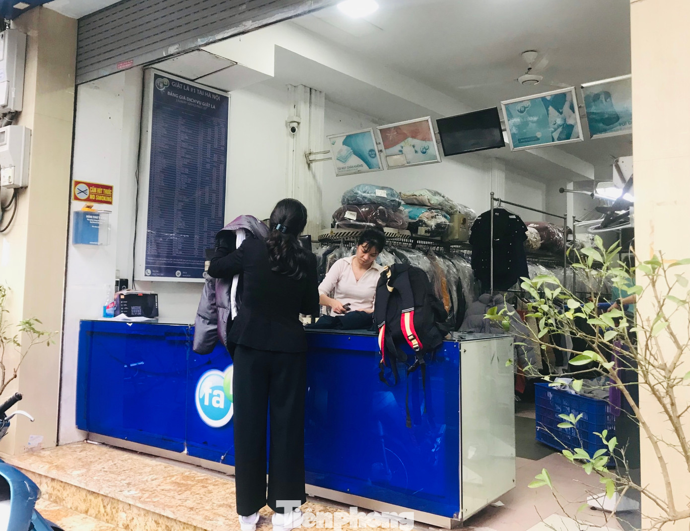 Đồ từ 4kg đổ xuống, mức giá giặt sấy chỉ từ 15.000 đồng/kg. Đồ từ 4kg đổ xuống, mức giá giặt sấy chỉ từ 15.000 đồng/kg.