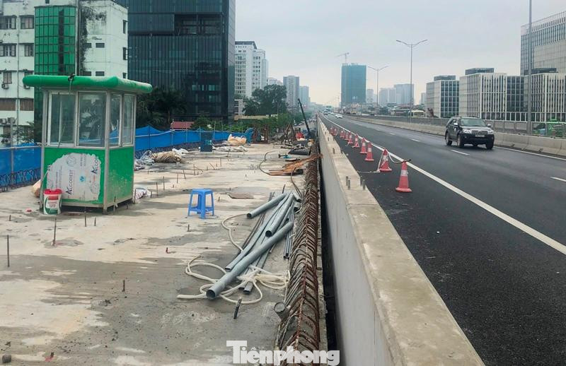 Sau khi hoàn thiện hệ thống nhánh ram - dự kiến là tháng 6/2021 đường Vành đai 3 trên cao Mai Dịch - cầu Thăng Long sẽ có 3 đường nhánh kết nối lên xuống mỗi bên.