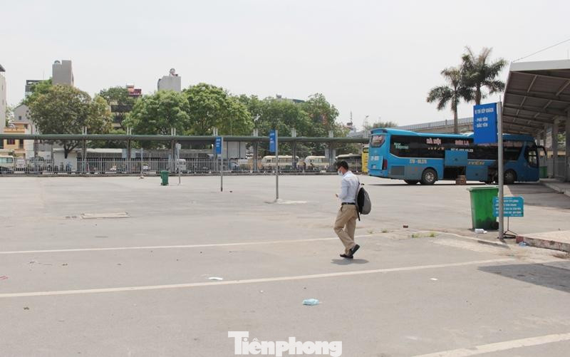 Theo thiết kế, bến xe Yên Nghĩa có công suất 1.600 lượt/xe ngày, nhưng hiện bến chỉ có khoảng 100 lượt xe/ngày (bằng 6,2% công suất).