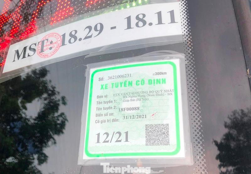 Xe khách 18F-00088 được cấp "lốt" để hoạt động trên tuyến bến Nghĩa Hưng (Nam Định) - Giáp Bát (Hà Nội"