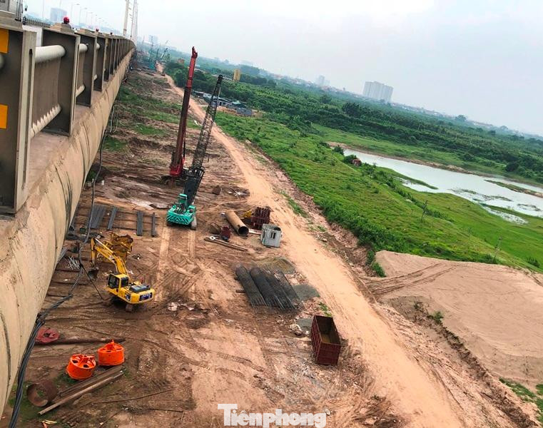 Các gói thầu đường sẫn, và hoàn thiện mặt bằng để dự án cầu Vĩnh Tuy triển khai cũng được các nhà thầu hoàn thiện cơ bản.