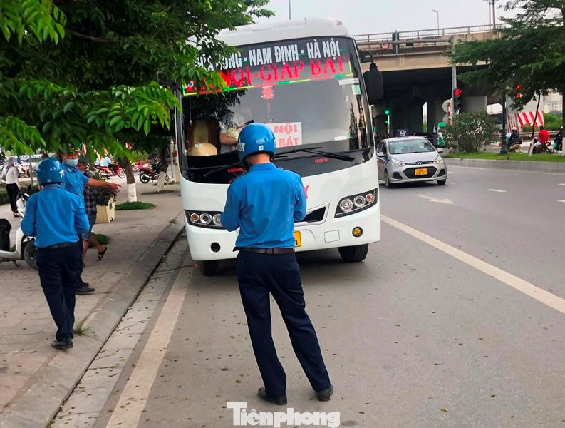 Sau khi dừng xe khách được người dân phản ánh, tổ công tác đã xác định xe khách có BKS 18F-00088, có "lốt" chạy tuyến Nam Định - bến Giáp Bát (Hà Nội). Đơn vị chủ quản xe 18F-00088 là HTX vận tải đường bộ Quỹ Nhất.