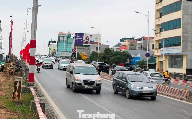Việc hoàn thành sớm dự án sẽ giảm tải cho cầu Vĩnh Tuy giai đoạn 2 đang có lưu lượng vượt nhiều lần thiết kế.