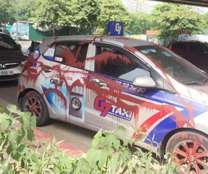 Taxi G7 có đơn đề nghị công an làm rõ vụ xe bị tạt sơn bẩn ảnh 1