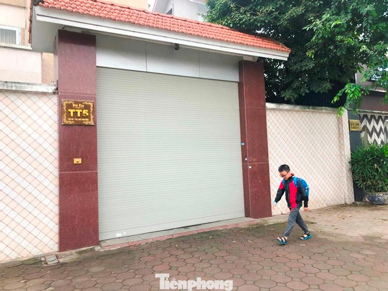 Do thấm, hút nước tốt; không tỏa nhiệt về mùa hè; không trơn trượt do có độ ma sát cao... gạch block tự chèn đang được đánh giá là phù hợp nhất để lát trên vỉa hè các tuyến phố có khí hậu nhiệt đới như Việt Nam. Do thấm, hút nước tốt; không tỏa nhiệt về mùa hè; không trơn trượt do có độ ma sát cao... gạch block tự chèn đang được đánh giá là phù hợp nhất để lát trên vỉa hè các tuyến phố có khí hậu nhiệt đới như Việt Nam.