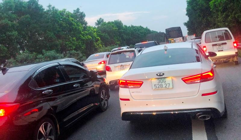 Ùn tắc trên các tuyến đường cao tốc từ Hà Nội đi về các tỉnh thành. Ảnh: Anh Trọng Ùn tắc trên các tuyến đường cao tốc từ Hà Nội đi về các tỉnh thành. Ảnh: Anh Trọng