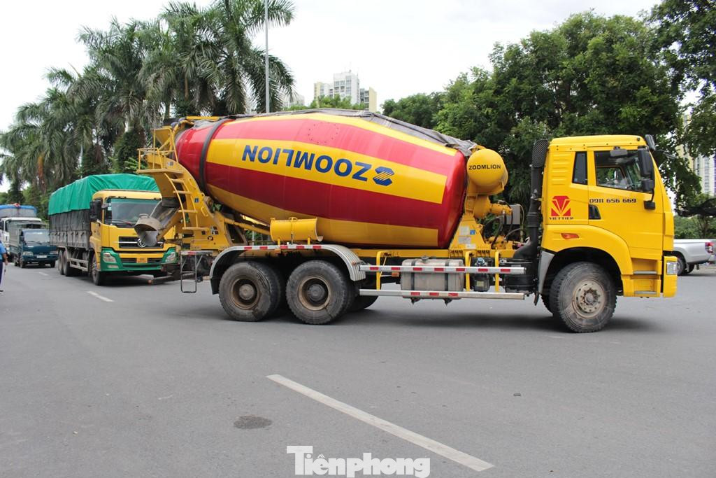 Do vậy, đại diện liên ngành tại đây đã yêu cầu xe quay đầu.