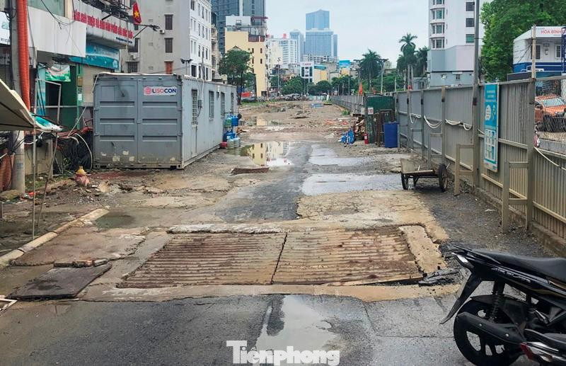 Bên trong công trường ga ngầm Cát Linh luôn vắng công nhân thi công.