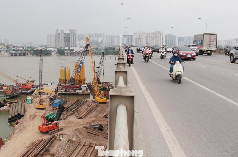 Dự án có tiến độ thi công theo quyết định đầu tư là 24 tháng. Dự kiến đến đầu năm 2023 hoàn thành, cầu Vĩnh Tuy 2 sẽ giúp khu vực nội đô Hà Nội sẽ có thêm một cây cầu mới bắc qua Hồng (nằm song song với cầu giai đoạn 1) có tên là cầu Vĩnh Tuy 2.