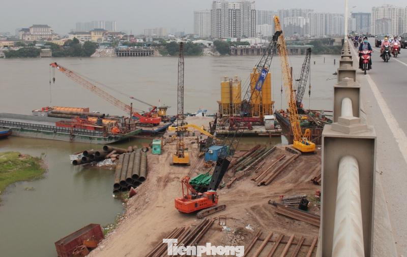 Trong 5 gói thầu, gói thi công cầu vượt sông (cầu chính) là phức tạp, quan trọng nhất.