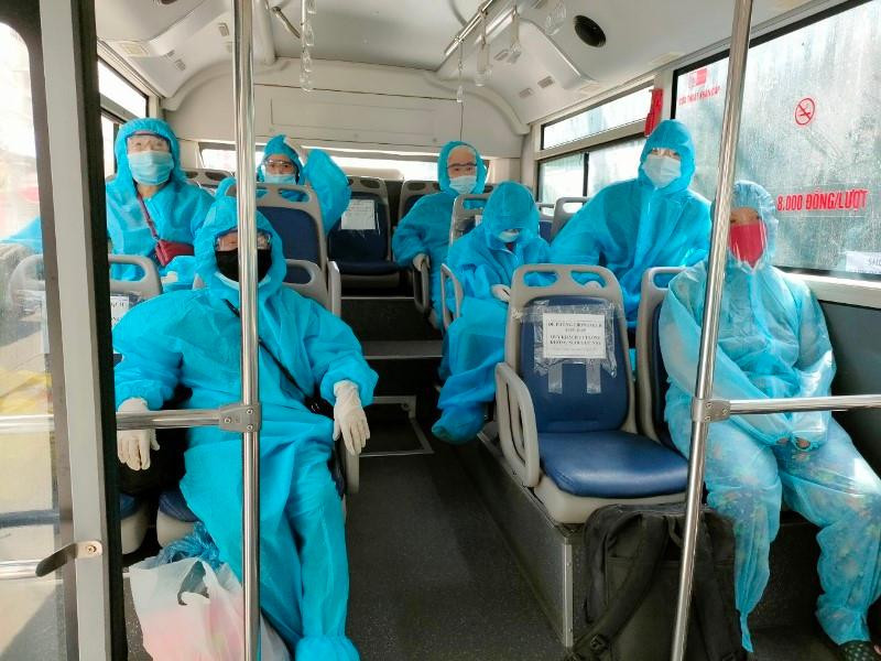 Tính từ khi Hà Nội thực hiện giãn cách xã hội đến nay đã có hàng trăm lượt xe buýt được đại diện thành phố Hà Nội huy động để đưa đón hàng nghìn lượt công dân cách ly y tế để phòng chống dịch.