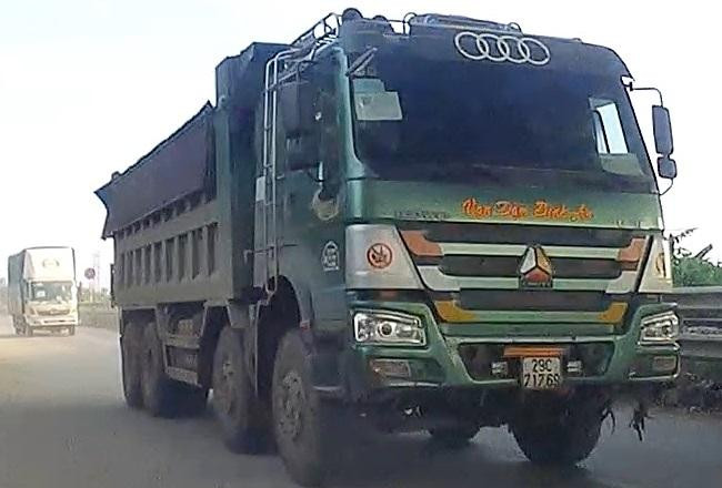 Ghi nhận xe tải công trường hoạt động trên QL1A đoạn qua Cầu Giẽ, đoạn Phú Xuyên - Thường Tín những ngày qua, chúng tôi đã kịp quay, chụp hình ảnh một số xe hoạt động trên đường, gồm: 29H-04748, 29H-71001, 29H-10239, 29H-43261, 29H-43824, 29H-71769, 29H-17955, 29C-60111, 29H-43281…