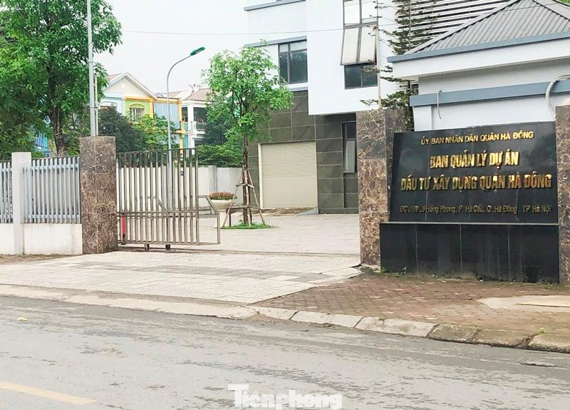 Cận cảnh các tuyến phố lát đá phá vỡ kết cấu vỉa hè Hà Nội ảnh 12 Cận cảnh các tuyến phố lát đá phá vỡ kết cấu vỉa hè Hà Nội ảnh 12